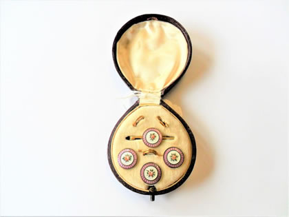 Cased set of enamel buttons & pin