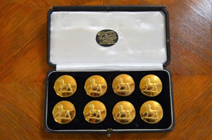Cased set of eight livery gilt buttons