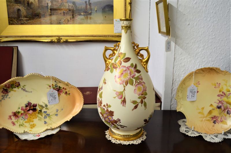 Royal worcester vase 