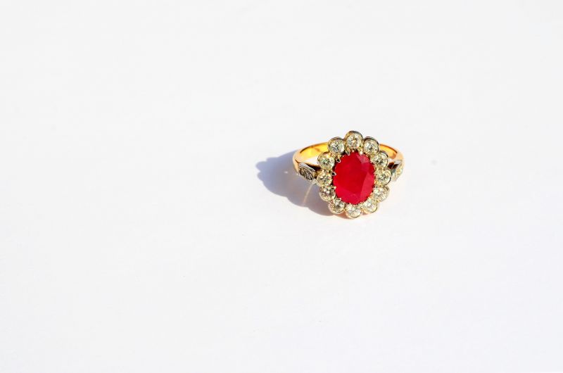 18ct gold & ruby & diamond ring