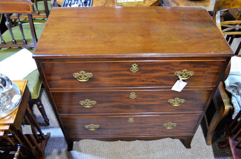 Georgian mahogany chest of drawers