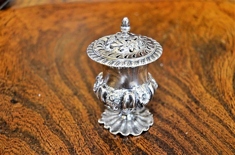 Silver small pot with lid