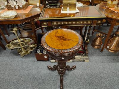 Victorian walnut tea poy
