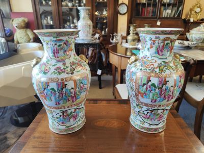 Pair of chinese / cantonese vases 