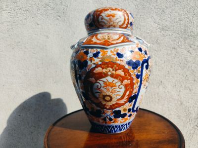 19th century chinese imari jar / vase & cover 