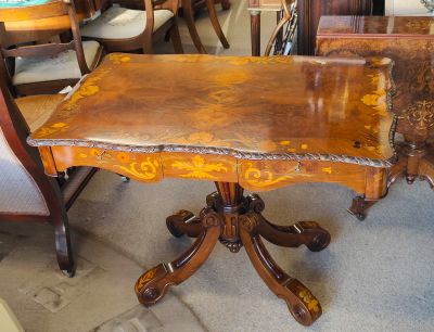 Victorian burr walnut centre table
