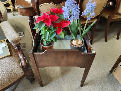 Mahogany jardiniere