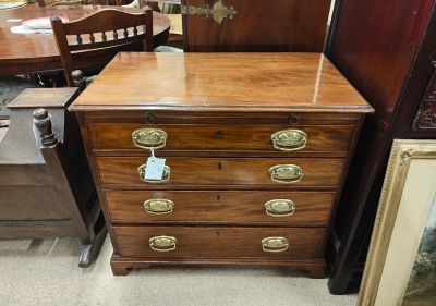 Georgian mahogany chest of drawers