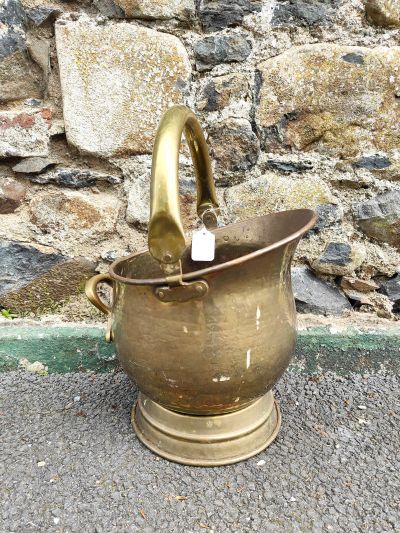 Brass coal scuttle 