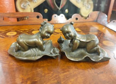 Pair of bronze chinese figures