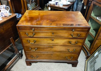 Georgian mahogany chest of drawers