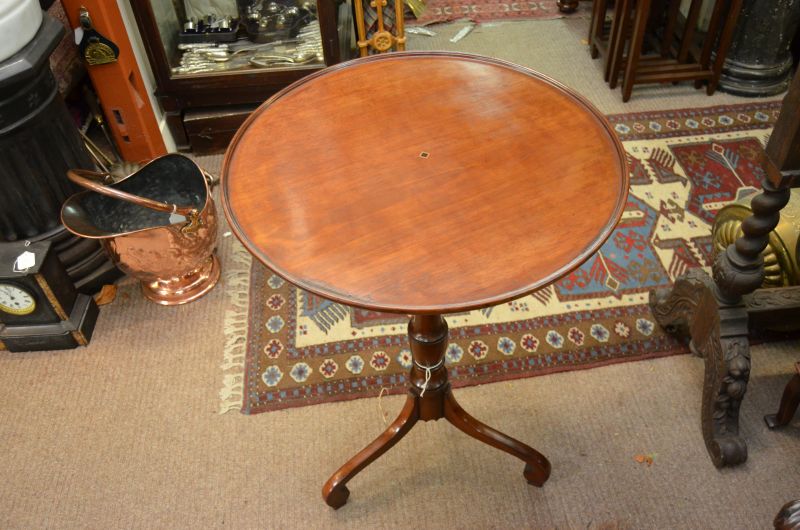 Georgian mahogany occasional table