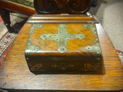Walnut & brass wooden box Thumbnail 4