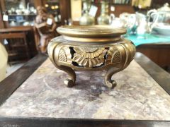 Gilt Chinese vase stand Thumbnail 2