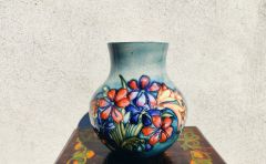 Moorecroft vase Thumbnail 1