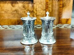 Pair of irish silver pepper pots Thumbnail 1