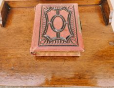 Victorian photo album Thumbnail 1