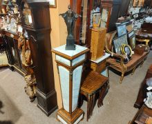 Marble & mahogany pedestal Thumbnail 3