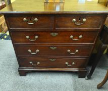 Georgian mahogany chest of drawers Thumbnail 3
