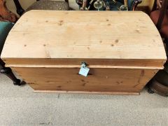 Victorian pine trunk / chest Thumbnail 6