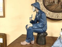 Large nao porcelain figure of a fisherman Thumbnail 2