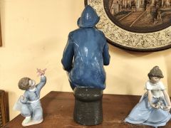 Large nao porcelain figure of a fisherman Thumbnail 3