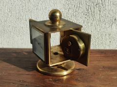Brass cube clock Thumbnail 3