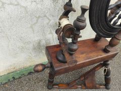 19th century oak spinning wheel Thumbnail 2